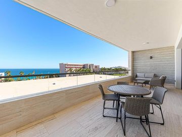 Departamento con roof común con vista al mar, alberca, jacuzzi y gym, en venta, Corredor Turístico, San José del Cabo.
