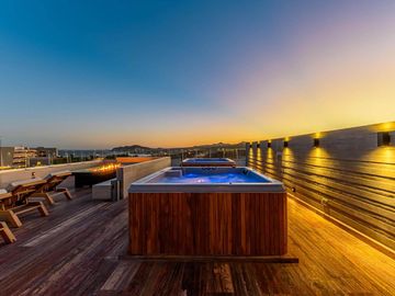 Departamento con roof común con vista al mar, alberca, jacuzzi y gym, en venta, Corredor Turístico, San José del Cabo.