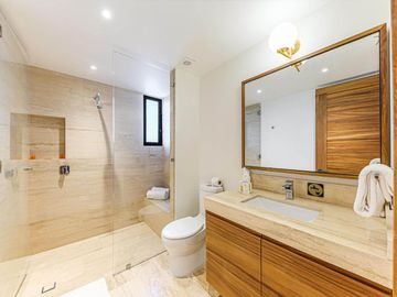 Departamento con roof común con vista al mar, alberca, jacuzzi y gym, en venta, Corredor Turístico, San José del Cabo.