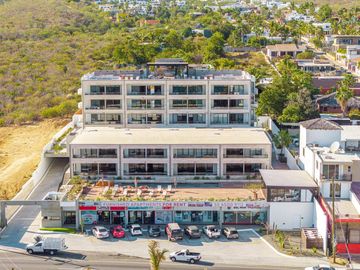 Departamento con roof común con vista al mar, alberca, jacuzzi y gym, en venta, Corredor Turístico, San José del Cabo.