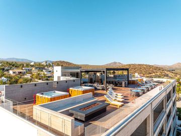 Departamento con roof común con vista al mar, alberca, jacuzzi y gym, en venta, Corredor Turístico, San José del Cabo.