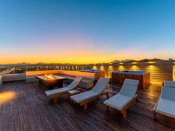 Departamento con roof común con vista al mar, alberca, jacuzzi y gym, en venta, Corredor Turístico, San José del Cabo.