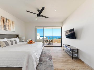 Departamento con roof común con vista al mar, alberca, jacuzzi y gym, en venta, Corredor Turístico, San José del Cabo.