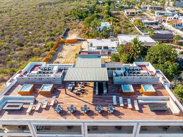 Departamento con roof común con vista al mar, alberca, jacuzzi y gym, en venta, Corredor Turístico, San José del Cabo.