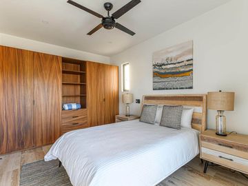 Departamento con roof común con vista al mar, alberca, jacuzzi y gym, en venta, Corredor Turístico, San José del Cabo.