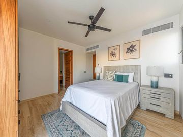 Departamento con roof común con vista al mar, alberca, jacuzzi y gym, en venta, Corredor Turístico, San José del Cabo.
