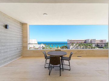 Departamento con roof común con vista al mar, alberca, jacuzzi y gym, en venta, Corredor Turístico, San José del Cabo.
