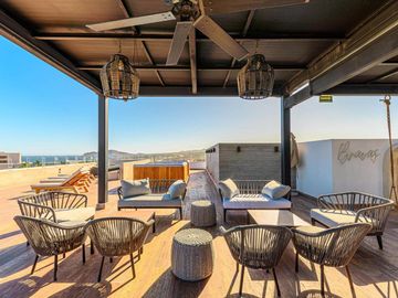 Departamento con roof común con vista al mar, alberca, jacuzzi y gym, en venta, Corredor Turístico, San José del Cabo.
