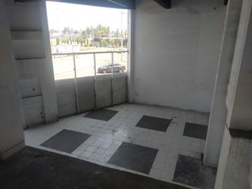 Edificio ubicado en la segunda avenida de mayor circulación en Texcoco
