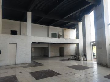 Edificio ubicado en la segunda avenida de mayor circulación en Texcoco