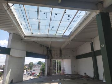 Edificio ubicado en la segunda avenida de mayor circulación en Texcoco