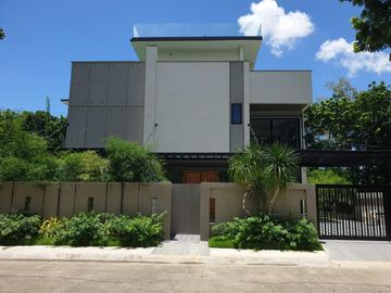 Massive 5BR Modern House and Lot w/ Swimming Pool for Sale