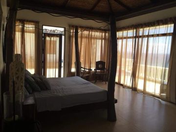 KYU - FOR SALE: 6 Bedroom House in Calatagan, Batangas