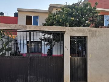 Casa en Venta, 4 Recámaras, 2 Pisos, en Fracc. Bosques del Peñar, Pachuca, Hidalgo.