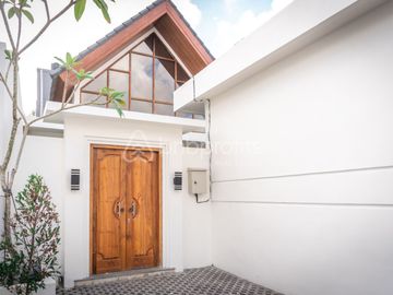 Charming New 2 Bedroom Villa in Kerobokan, A Blend of Modern Living and Prime Location