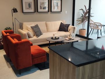 DEPARTAMENTO CON ENORME BALCON EN DEL VALLE CENTRO