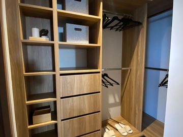 DEPARTAMENTO CON ENORME BALCON EN DEL VALLE CENTRO