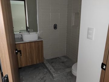 DEPARTAMENTO CON ENORME BALCON EN DEL VALLE CENTRO