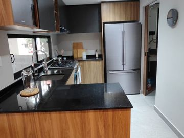 DEPARTAMENTO CON ENORME BALCON EN DEL VALLE CENTRO