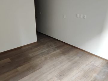 DEPARTAMENTO CON ENORME BALCON EN DEL VALLE CENTRO