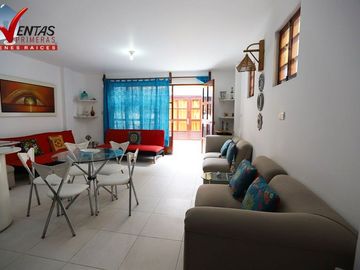 BELLO DEPARTAMENTO EN PRIMER PISO TIPO CASITA 6TA FILA, CON CONCHERA DE 1 DORMITORIO MODERNO, IMPECABLE ACOGEDOR