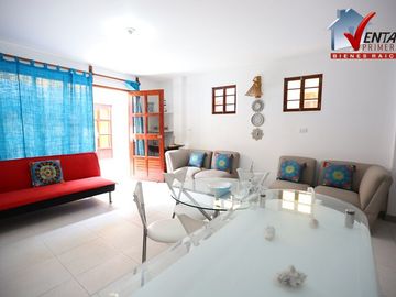BELLO DEPARTAMENTO EN PRIMER PISO TIPO CASITA 6TA FILA, CON CONCHERA DE 1 DORMITORIO MODERNO, IMPECABLE ACOGEDOR