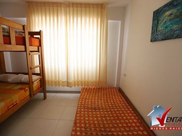 BELLO DEPARTAMENTO EN PRIMER PISO TIPO CASITA 6TA FILA, CON CONCHERA DE 1 DORMITORIO MODERNO, IMPECABLE ACOGEDOR