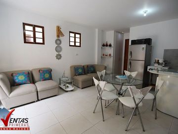 BELLO DEPARTAMENTO EN PRIMER PISO TIPO CASITA 6TA FILA, CON CONCHERA DE 1 DORMITORIO MODERNO, IMPECABLE ACOGEDOR