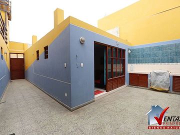 BELLO DEPARTAMENTO EN PRIMER PISO TIPO CASITA 6TA FILA, CON CONCHERA DE 1 DORMITORIO MODERNO, IMPECABLE ACOGEDOR