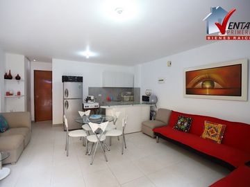 BELLO DEPARTAMENTO EN PRIMER PISO TIPO CASITA 6TA FILA, CON CONCHERA DE 1 DORMITORIO MODERNO, IMPECABLE ACOGEDOR