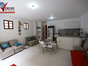 BELLO DEPARTAMENTO EN PRIMER PISO TIPO CASITA 6TA FILA, CON CONCHERA DE 1 DORMITORIO MODERNO, IMPECABLE ACOGEDOR
