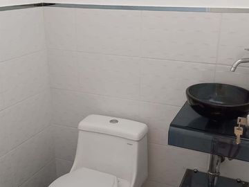 VENTA DE DEPARTAMENTO DE ESTRENO CON AIRES Y COCHERA EN SANTIAGO DE SURCO
