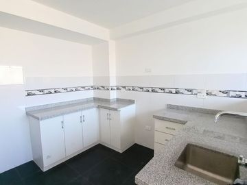 VENTA DE DEPARTAMENTO DE ESTRENO CON AIRES Y COCHERA EN SANTIAGO DE SURCO
