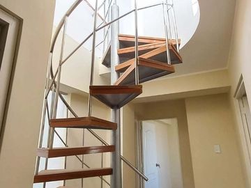 VENTA DE DEPARTAMENTO DE ESTRENO CON AIRES Y COCHERA EN SANTIAGO DE SURCO