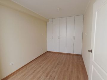 VENTA DE DEPARTAMENTO DE ESTRENO CON AIRES Y COCHERA EN SANTIAGO DE SURCO