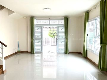 ขายบ้าน ทาวน์โฮมหลังริมสไตล์โมเดิร์น  #หมู่บ้านบุษบา เขาดิน-สวนเสือ