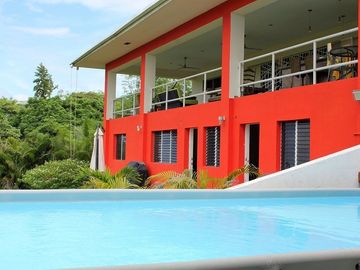 CASA DE CAMPO CON AMPLIO TERRENO EN SAN CARLOS