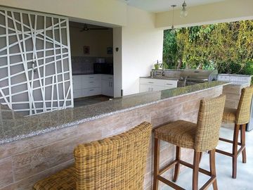 CASA DE CAMPO CON AMPLIO TERRENO EN SAN CARLOS