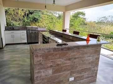 CASA DE CAMPO CON AMPLIO TERRENO EN SAN CARLOS