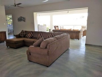 CASA DE CAMPO CON AMPLIO TERRENO EN SAN CARLOS