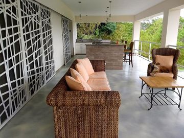 CASA DE CAMPO CON AMPLIO TERRENO EN SAN CARLOS