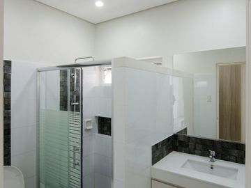 For Sale: 5 Bedroom Townhouse in Fairview Quezon City