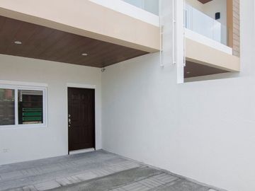 For Sale: 5 Bedroom Townhouse in Fairview Quezon City