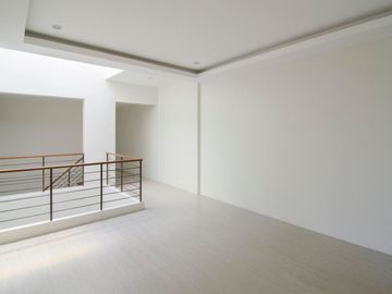 For Sale: 5 Bedroom Townhouse in Fairview Quezon City