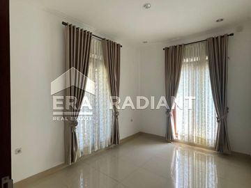 Rumah Hook Dijual di Bintaro Sektor 9, Cluster Oriana Permata