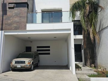 Casa en Venta San Jeronimo, en fraccionamiento privado.