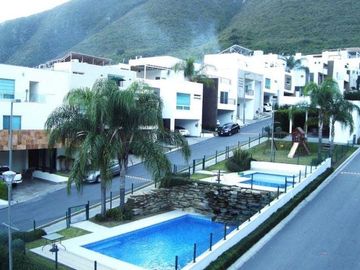 Casa en Venta San Jeronimo, en fraccionamiento privado.