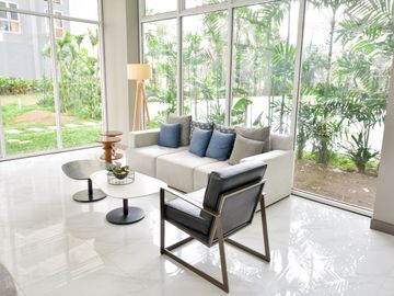 METRO MANILA High End Condo Modern Minimialist Condo near Hotel Mall Resturants and Airport Hospital School Office  HIGH END BUT AFFORDABLE CONDO IN S