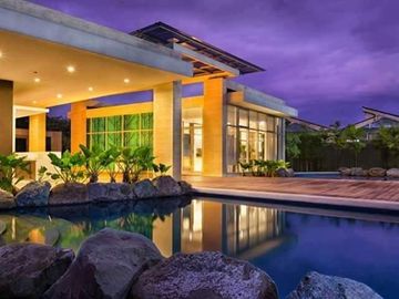 METRO MANILA High End Condo Modern Minimialist Condo near Hotel Mall Resturants and Airport Hospital School Office  HIGH END BUT AFFORDABLE CONDO IN S