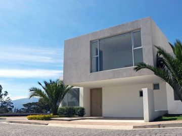 Casas dentro de conjunto privado con doble filtro de seguridad   entorno natural.